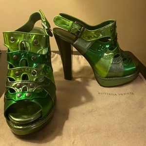 Bottega Veneta green retro heels